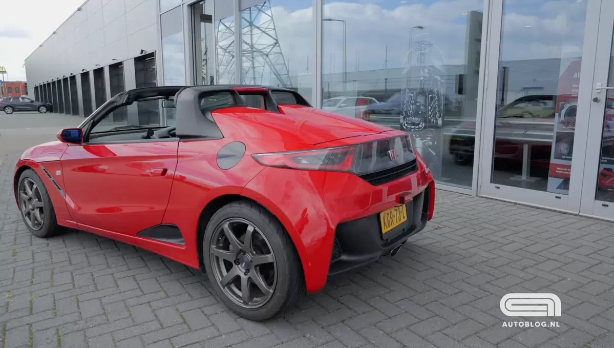Waarom iedereen van Raynor's goedkope plezierauto houdt