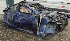 Zo ziet het eruit als je met een Tesla Model S Plaid crasht met 300km/u