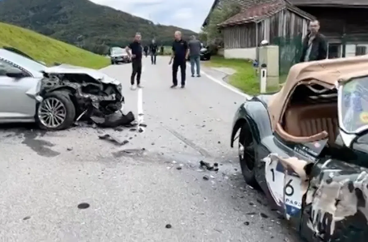 Klassieker in puin na aanrijding in de Alpen